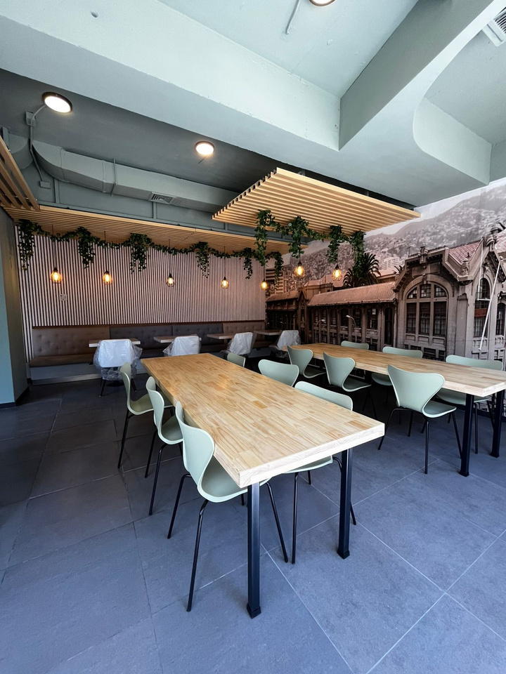 Cafetería remodelada en la Pontificia Universidad Católica de Valparaíso