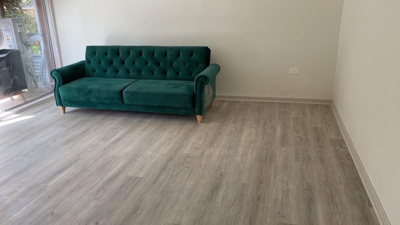 Estar con piso renovado y terraza cerrada, Diagonal Paraguay